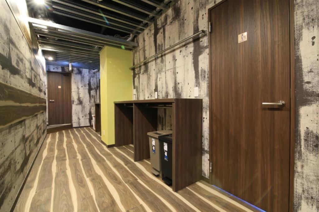 Bee-hive Sugamo - Male Only Hostal *